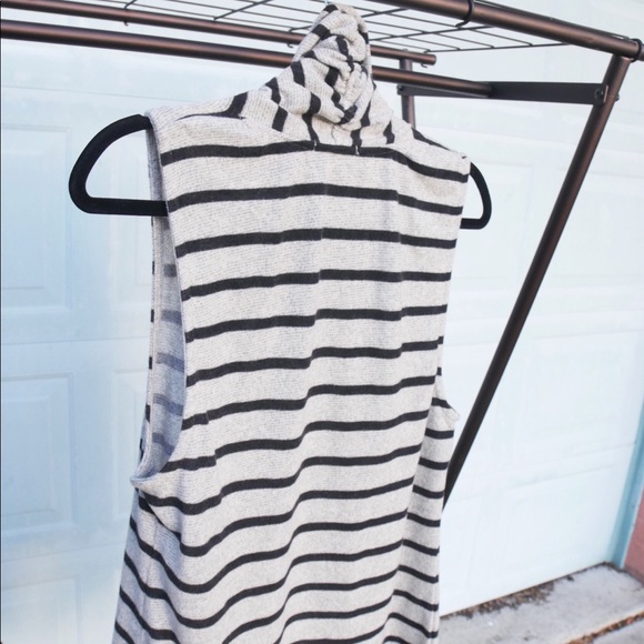 SOLD Vest in Grey and Black by Astars - Picture 2 of 4